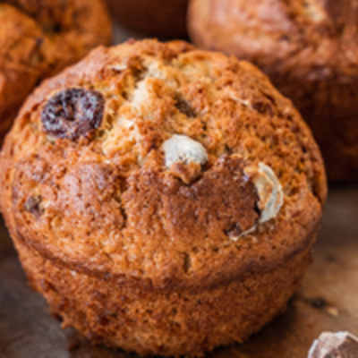 Brioșe cu banane și ciocolată de Paște