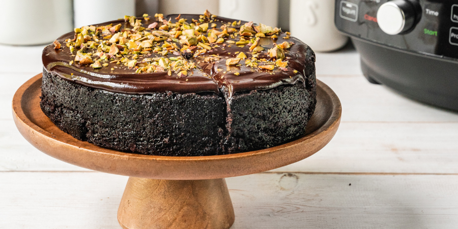 Prăjitură vegană decadentă cu ciocolată