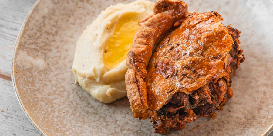 Plăcintă cu miel, năut și harissa