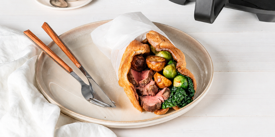 Wrap Yorkshire Pudding cu friptură și garnituri
